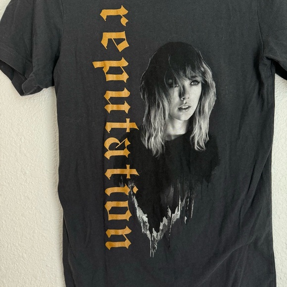 Taylor Swift dark gray Reputation concert album tour short sleeve t-shirt size S - Picture 3 of 3